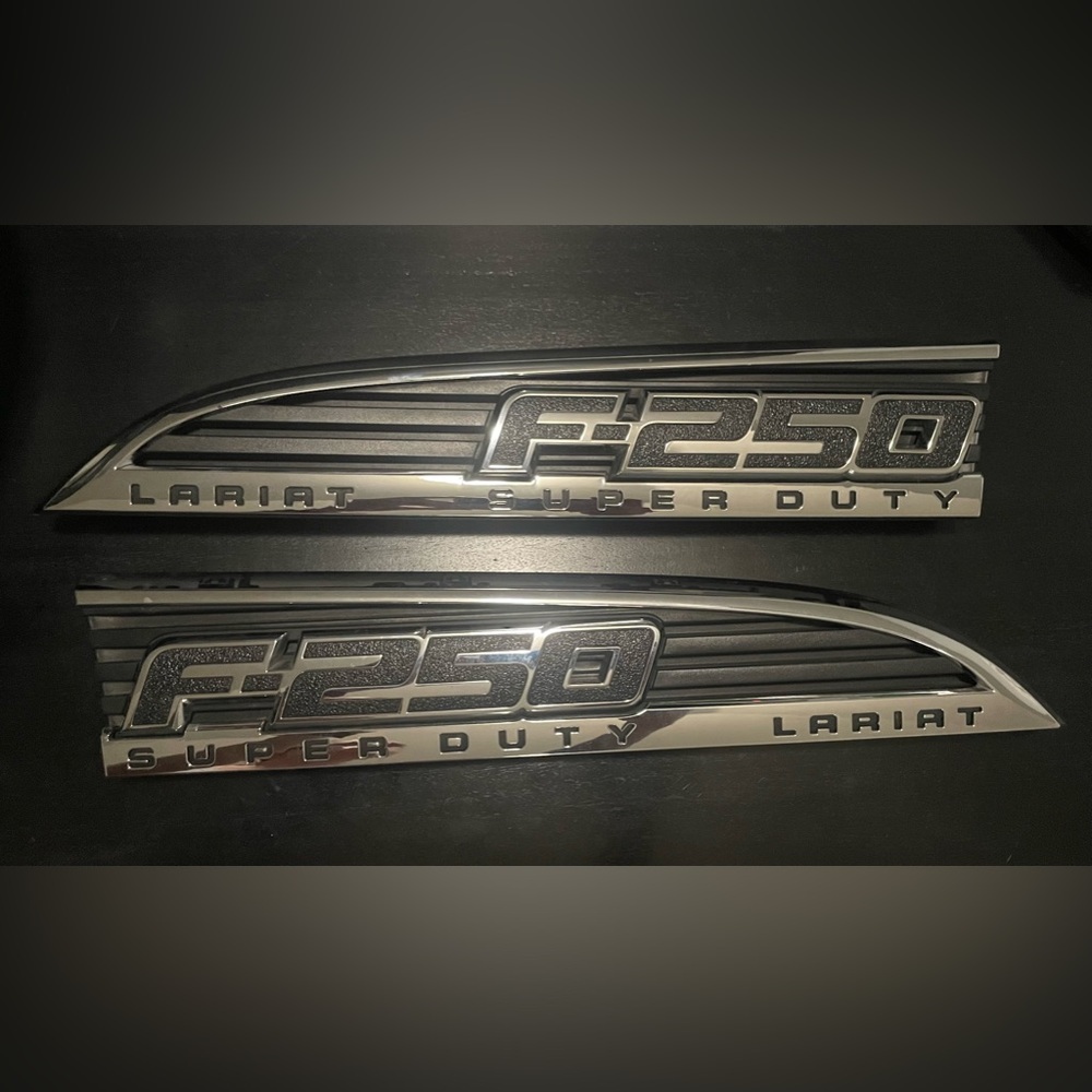 Ford F-250 Lariat Super Duty Emblems